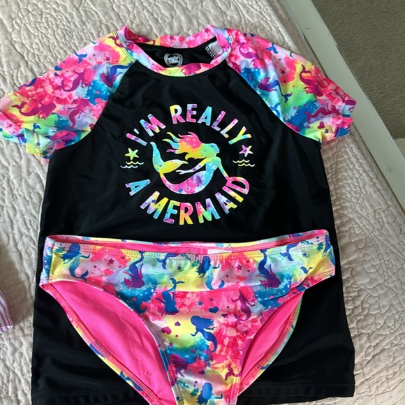 3 bikini bottoms and one bikini and swim shirt. These are all sold as a set - Picture 5 of 5